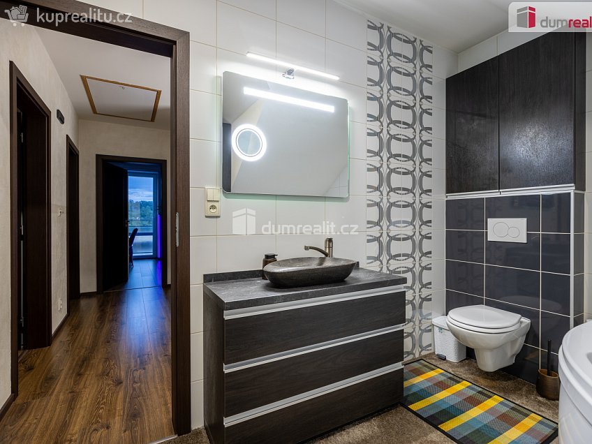 Prodej  rodinného domu 118 m^2 Lomená, Veltrusy 