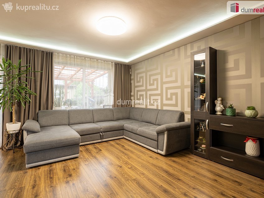 Prodej  rodinného domu 118 m^2 Lomená, Veltrusy 