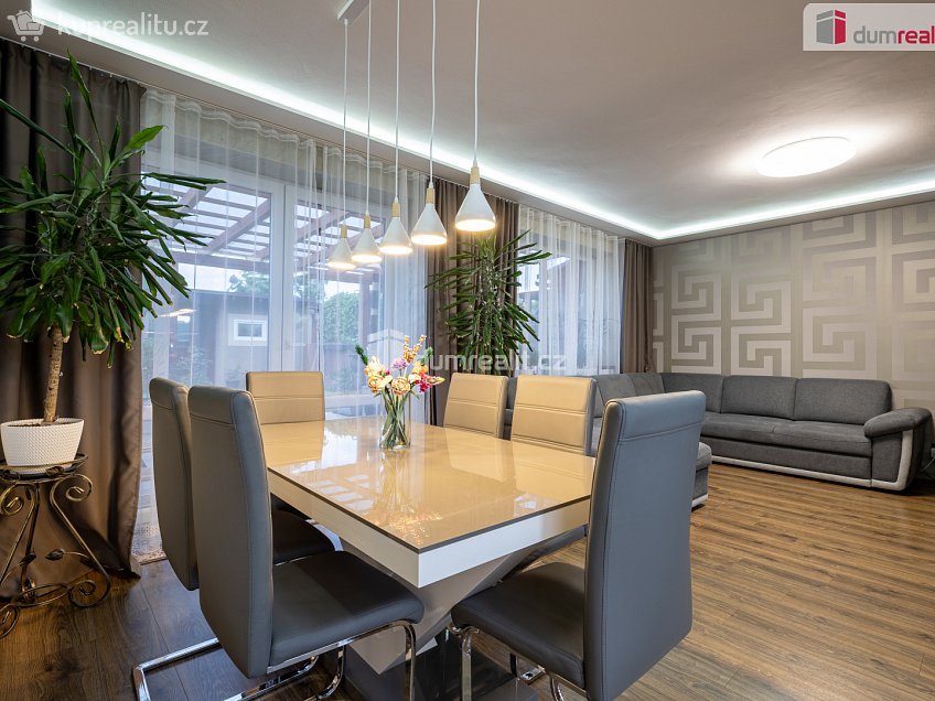 Prodej  rodinného domu 118 m^2 Lomená, Veltrusy 