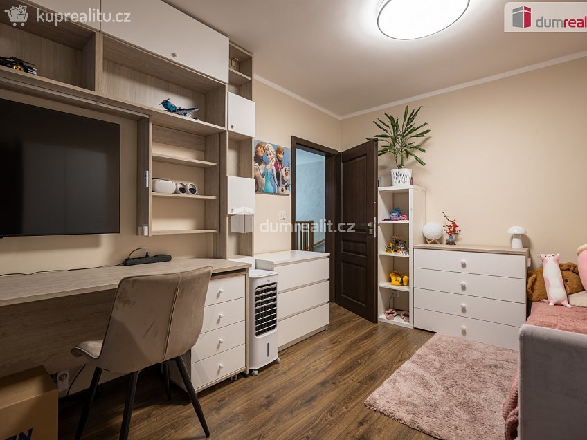 Prodej  rodinného domu 118 m^2 Lomená, Veltrusy 