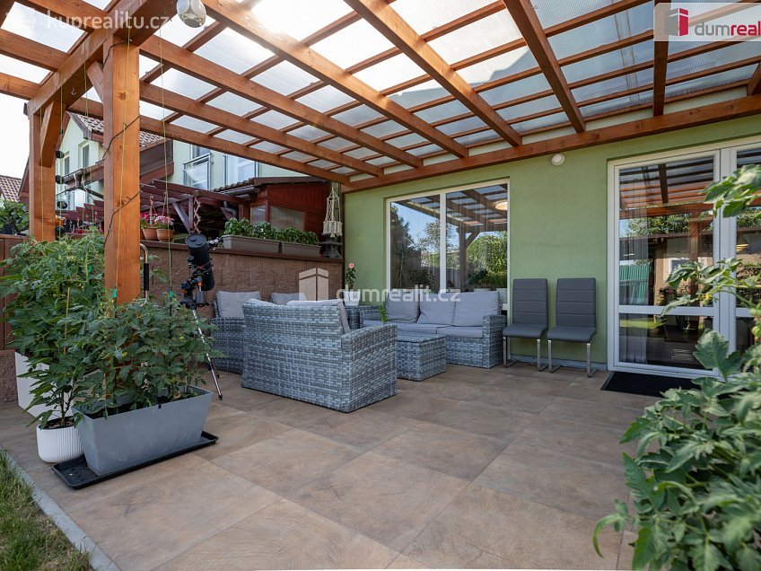 Prodej  rodinného domu 118 m^2 Lomená, Veltrusy 