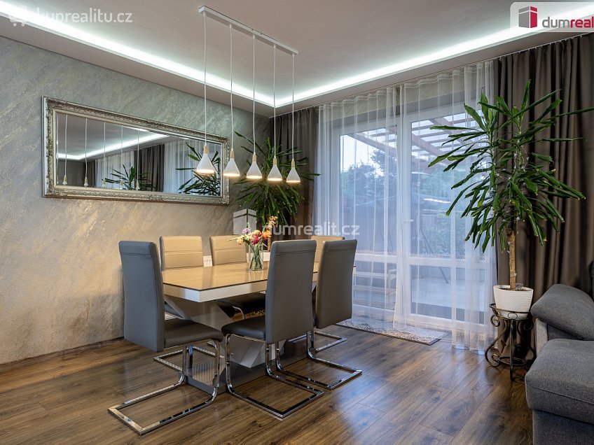 Prodej  rodinného domu 118 m^2 Lomená, Veltrusy 