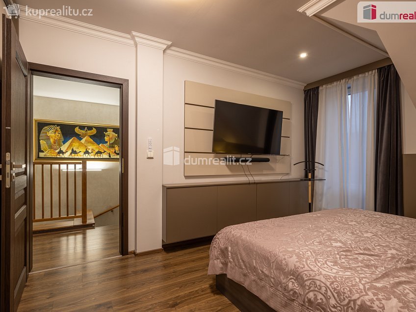 Prodej  rodinného domu 118 m^2 Lomená, Veltrusy 