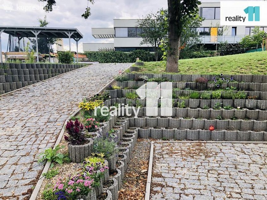 Pronájem bytu 3+kk 56 m^2 Drnovská, Praha 6 