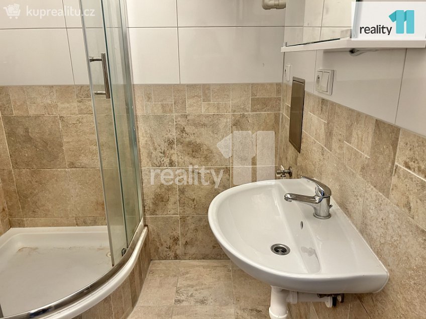 Pronájem bytu 3+kk 56 m^2 Drnovská, Praha 6 