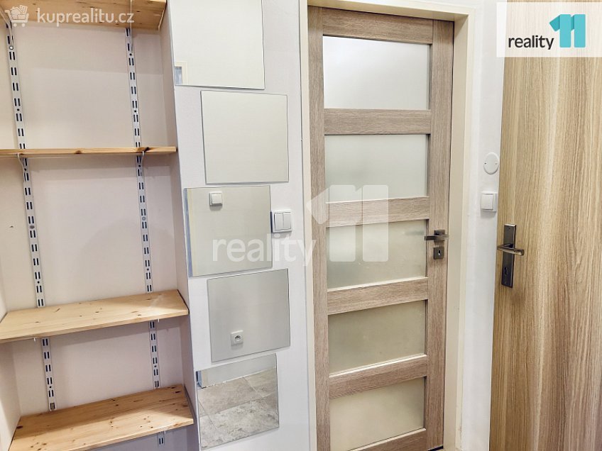 Pronájem bytu 3+kk 56 m^2 Drnovská, Praha 6 