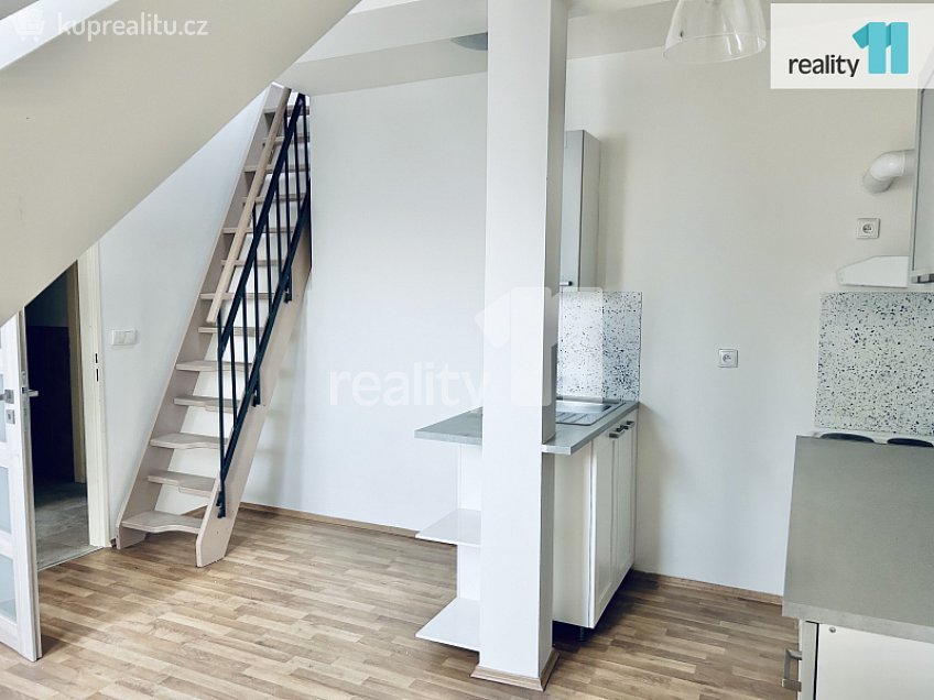 Pronájem bytu 3+kk 56 m^2 Drnovská, Praha 6 