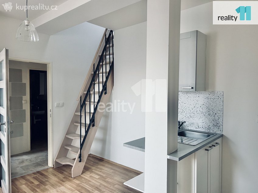 Pronájem bytu 3+kk 56 m^2 Drnovská, Praha 6 