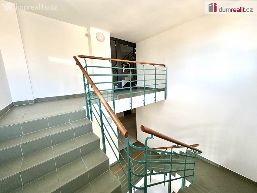 Prodej bytu 2+kk 60 m^2 náměstí Sv. Vavřince, Horní Blatná 