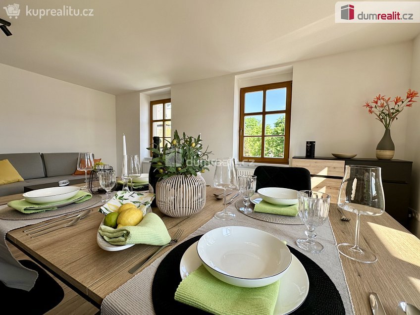 Prodej bytu 2+kk 60 m^2 náměstí Sv. Vavřince, Horní Blatná 