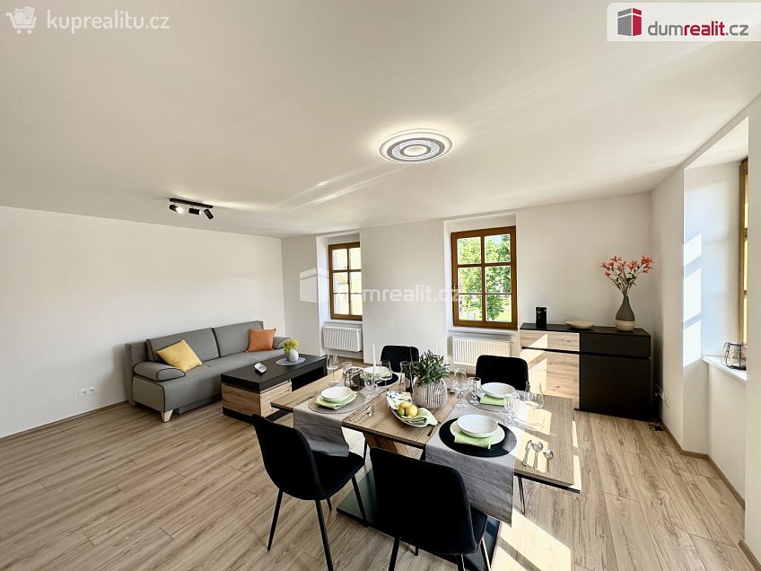 Prodej bytu 2+kk 60 m^2 náměstí Sv. Vavřince, Horní Blatná 