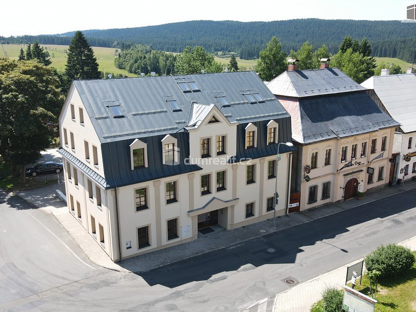 Prodej bytu 2+kk 60 m^2 náměstí Sv. Vavřince, Horní Blatná 