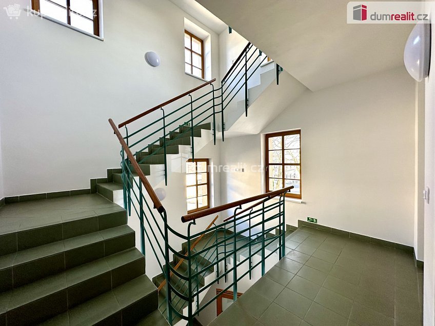 Prodej bytu 2+kk 60 m^2 náměstí Sv. Vavřince, Horní Blatná 