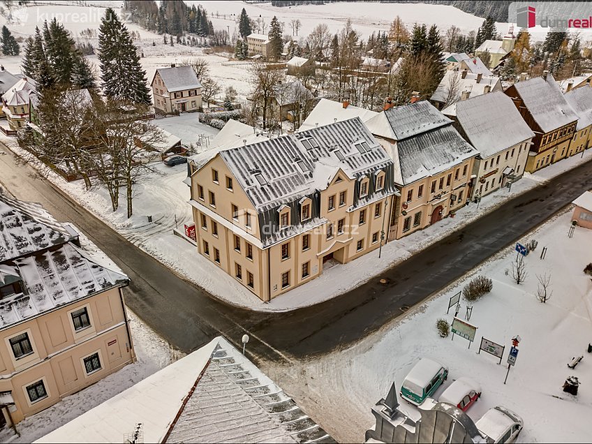 Prodej bytu 2+kk 60 m^2 náměstí Sv. Vavřince, Horní Blatná 