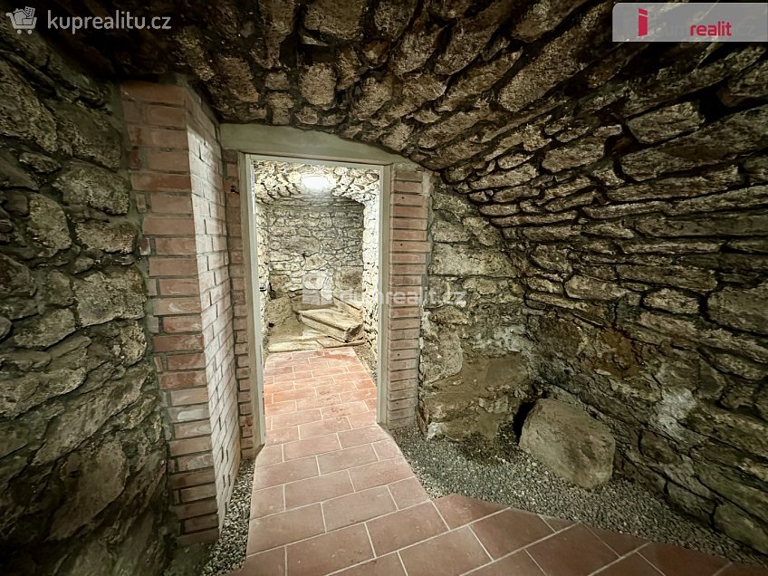 Prodej bytu 2+kk 60 m^2 náměstí Sv. Vavřince, Horní Blatná 