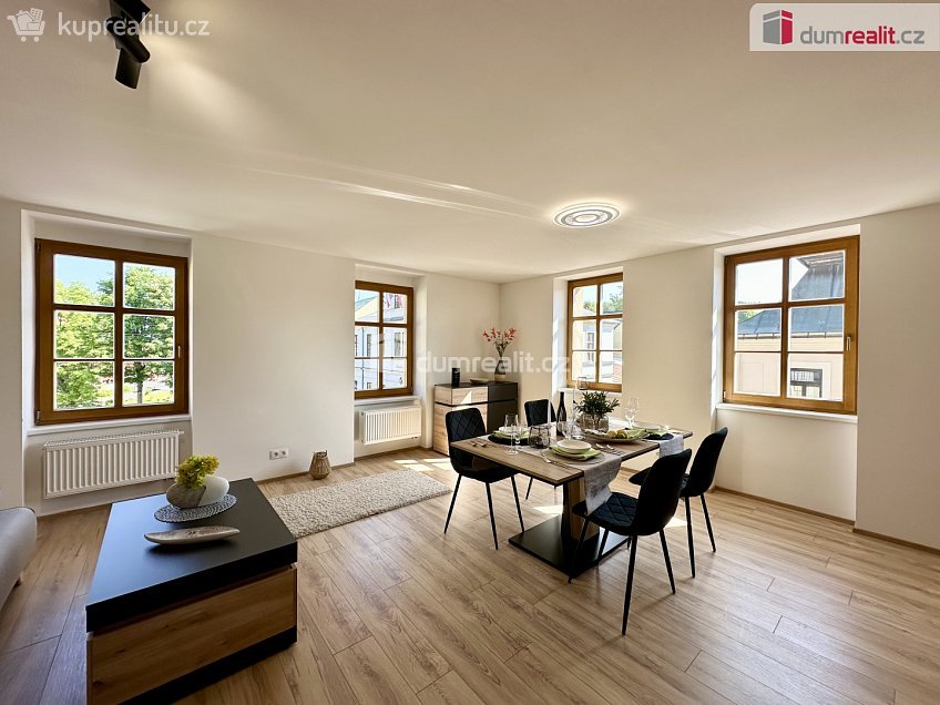 Prodej bytu 2+kk 60 m^2 náměstí Sv. Vavřince, Horní Blatná 