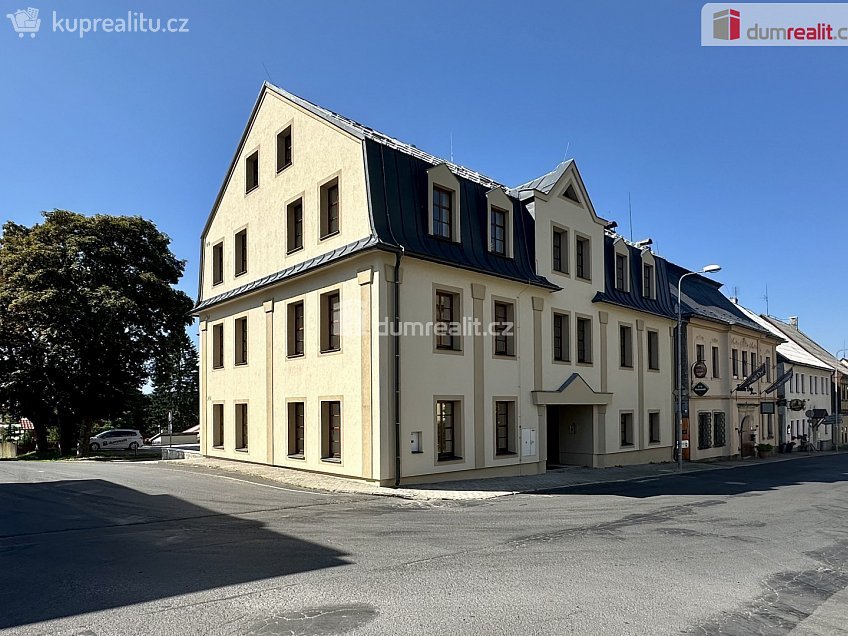 Prodej bytu 2+kk 60 m^2 náměstí Sv. Vavřince, Horní Blatná 