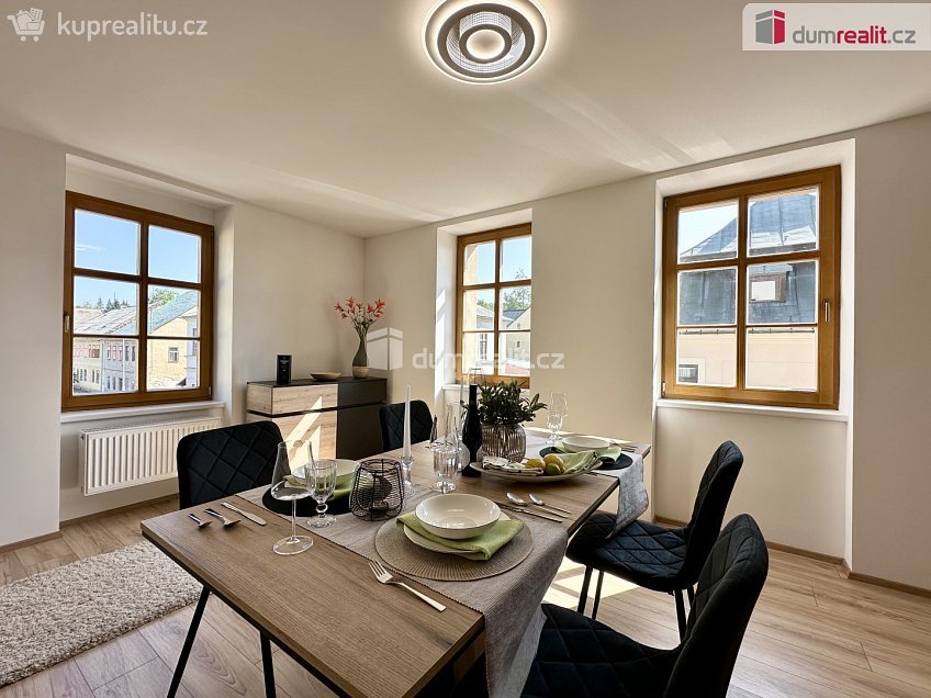 Prodej bytu 2+kk 60 m^2 náměstí Sv. Vavřince, Horní Blatná 