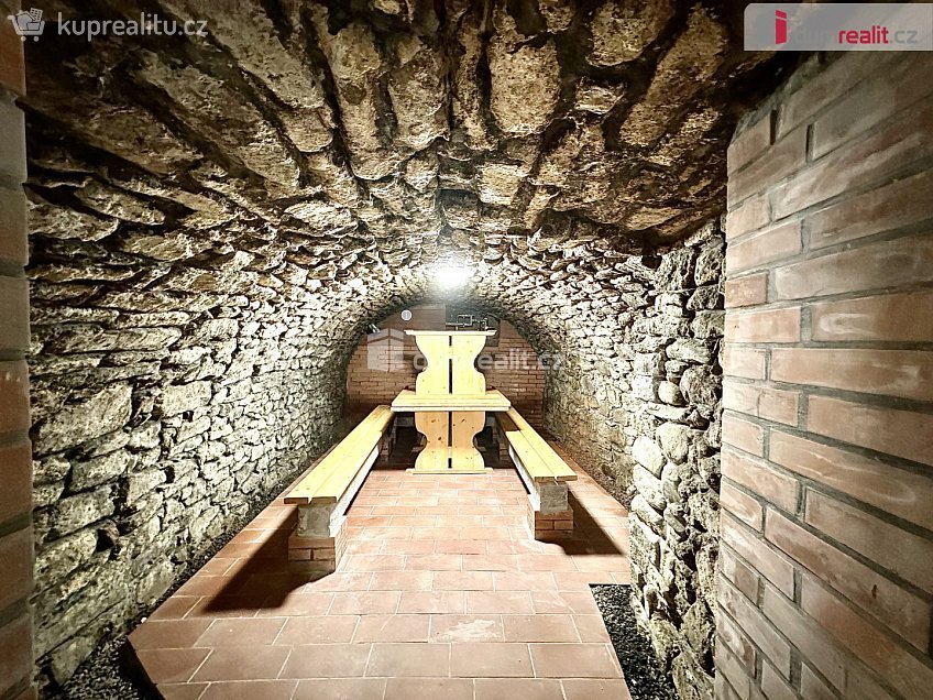 Prodej bytu 2+kk 60 m^2 náměstí Sv. Vavřince, Horní Blatná 