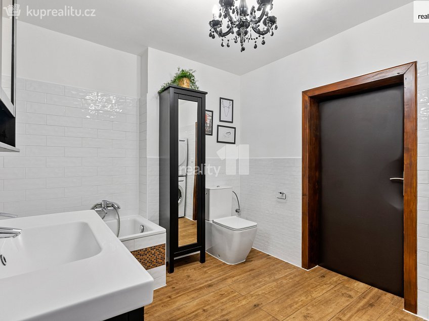 Prodej bytu 3+kk 156 m^2 náměstí 1. máje, Chrastava 