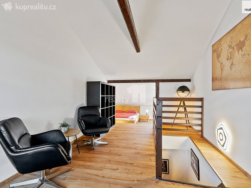 Prodej bytu 3+kk 156 m^2 náměstí 1. máje, Chrastava 