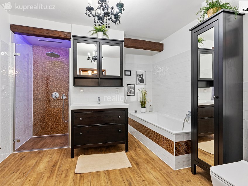 Prodej bytu 3+kk 156 m^2 náměstí 1. máje, Chrastava 