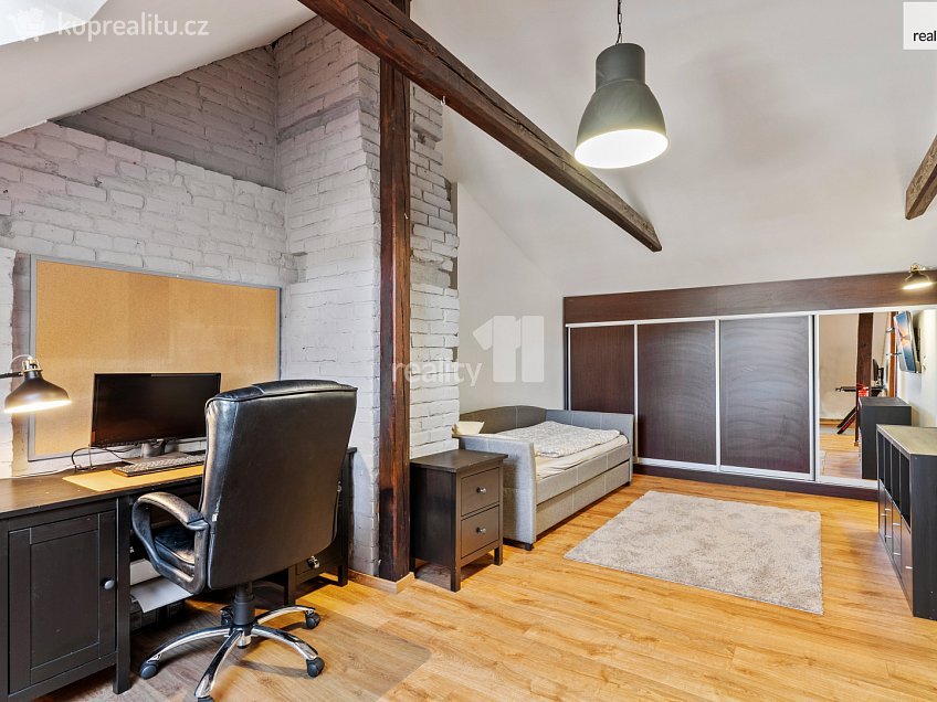 Prodej bytu 3+kk 156 m^2 náměstí 1. máje, Chrastava 