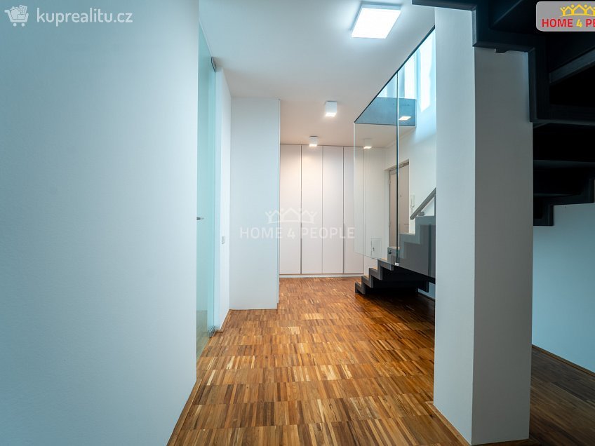 Prodej bytu 4+kk 237 m^2 Prokopova, Praha 3 