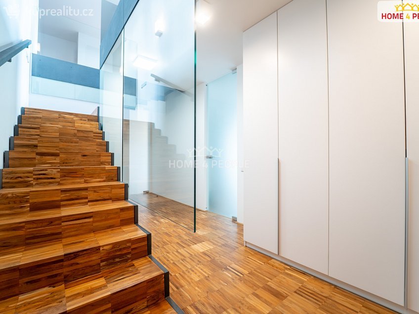 Prodej bytu 4+kk 237 m^2 Prokopova, Praha 3 