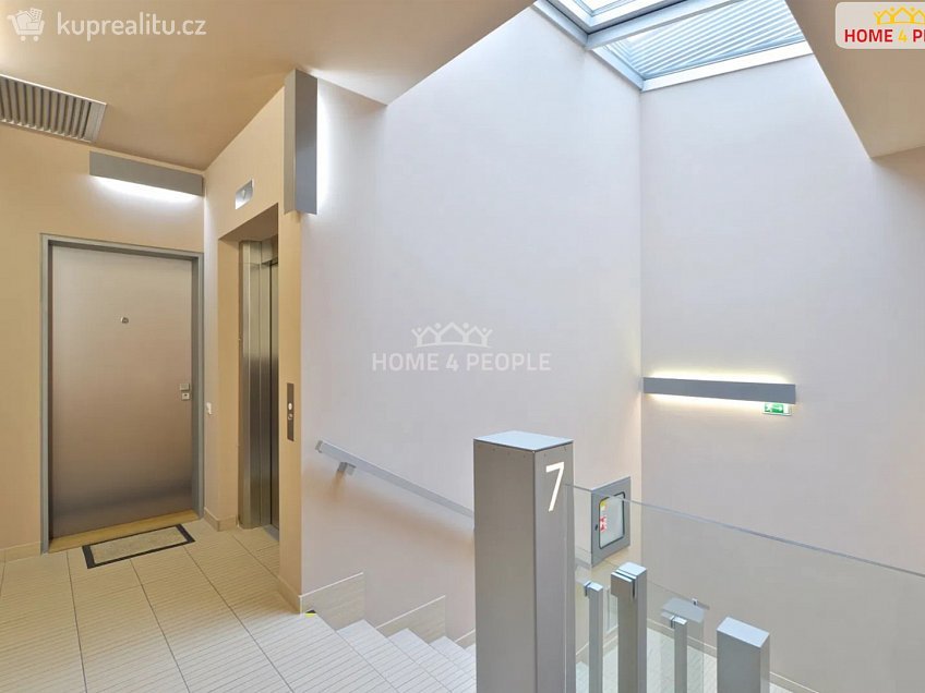 Prodej bytu 4+kk 237 m^2 Prokopova, Praha 3 
