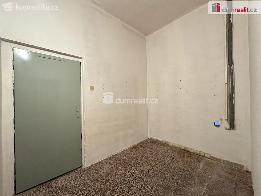 Pronájem  obchodních prostor 200 m^2 Na Valtické, Břeclav 