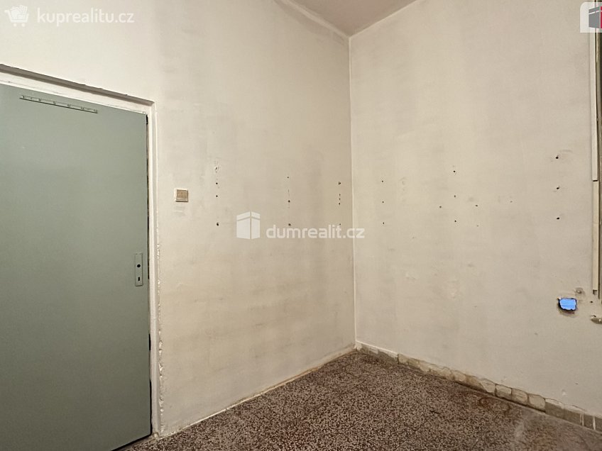 Pronájem  obchodních prostor 200 m^2 Na Valtické, Břeclav 