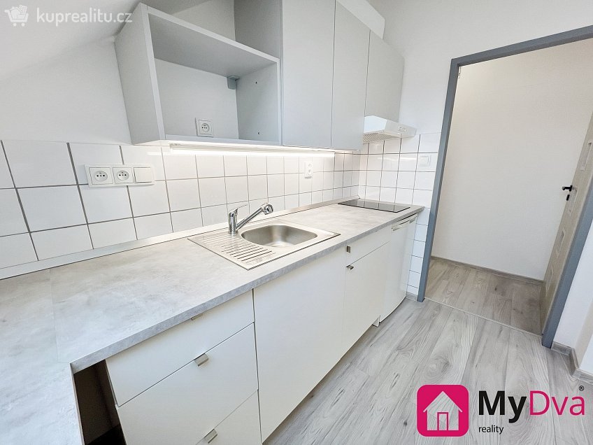 Pronájem bytu 1+kk 26 m^2 Smetanova, Znojmo 