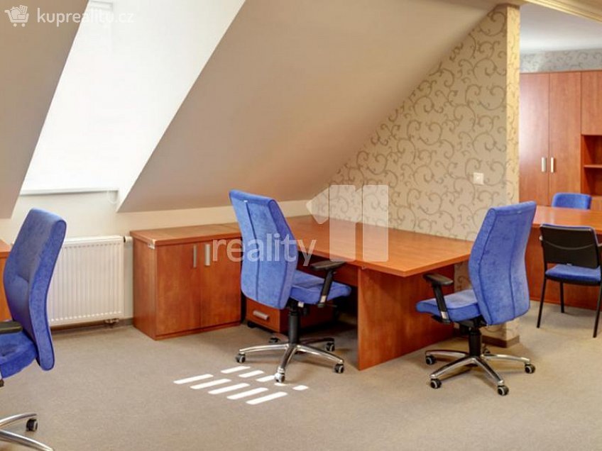 Pronájem  kanceláře 75 m^2 Chebská, Karlovy Vary 