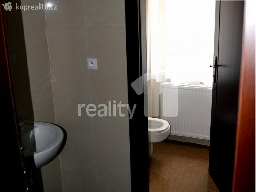 Pronájem  kanceláře 75 m^2 Chebská, Karlovy Vary 