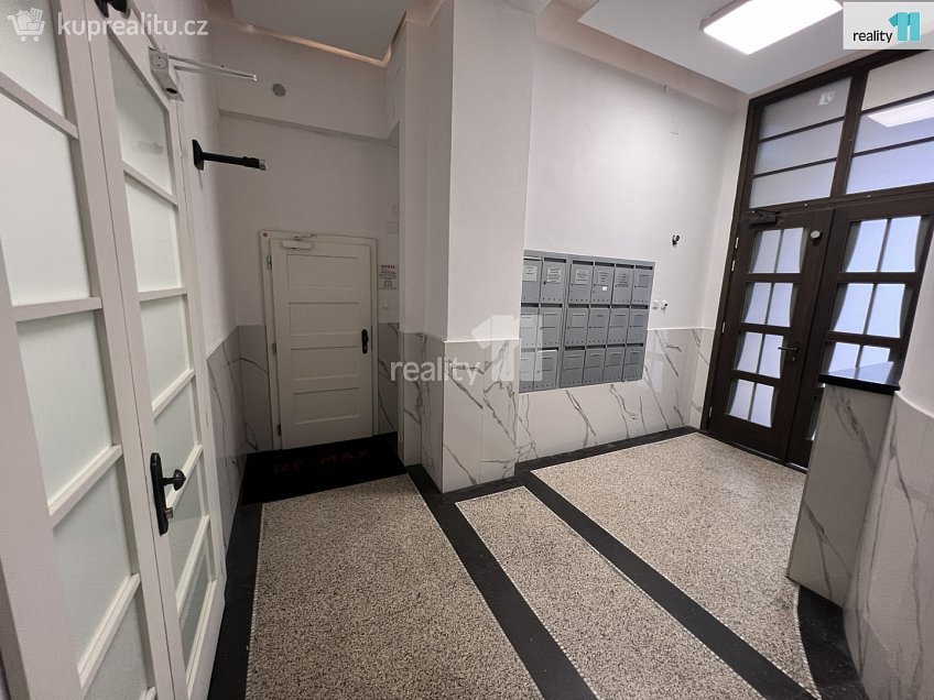 Pronájem bytu 2+kk 66 m^2 Samcova, Praha 1 