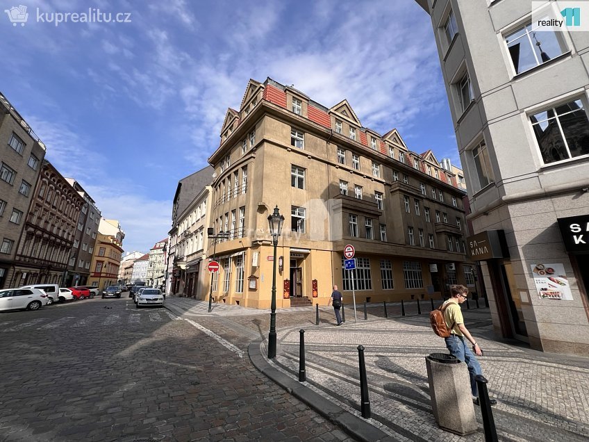 Pronájem bytu 2+kk 66 m^2 Samcova, Praha 1 