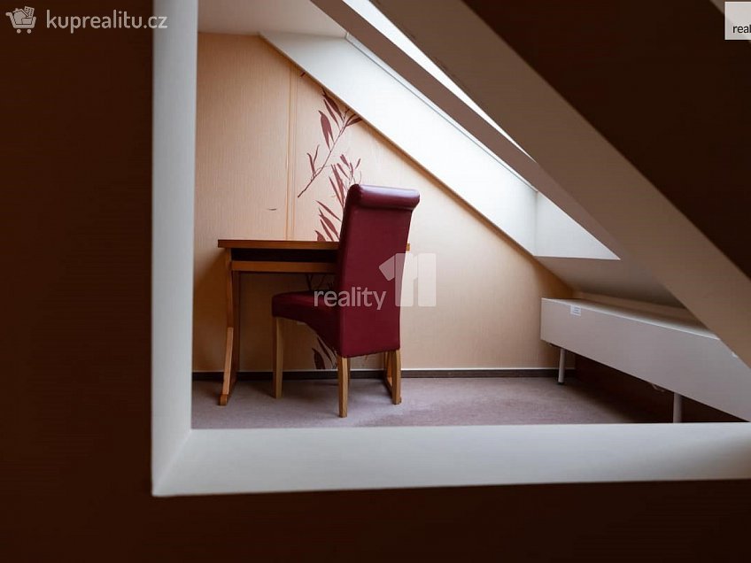 Pronájem bytu 2+kk 66 m^2 Samcova, Praha 1 