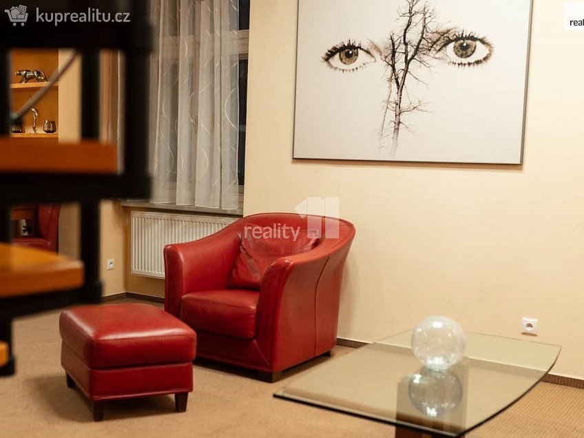 Pronájem bytu 2+kk 66 m^2 Samcova, Praha 1 