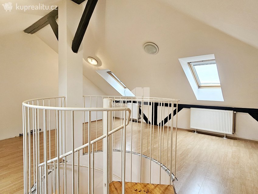 Pronájem bytu 2+kk 70 m^2 Politických vězňů, Kolín 