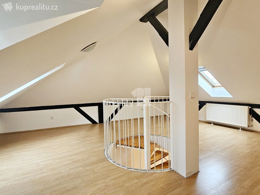 Pronájem bytu 2+kk 70 m^2 Politických vězňů, Kolín 