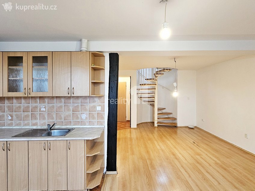 Pronájem bytu 2+kk 70 m^2 Politických vězňů, Kolín 