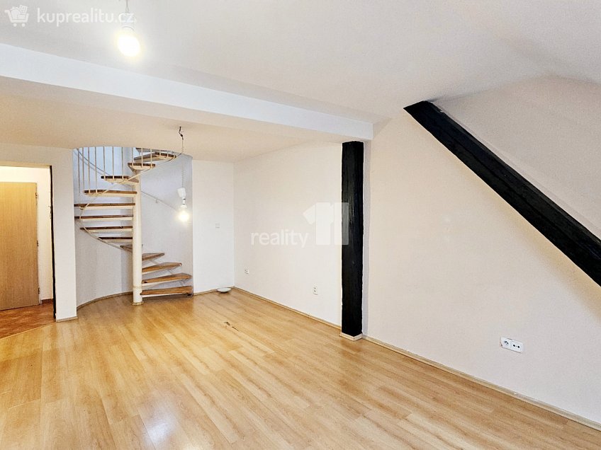 Pronájem bytu 2+kk 70 m^2 Politických vězňů, Kolín 