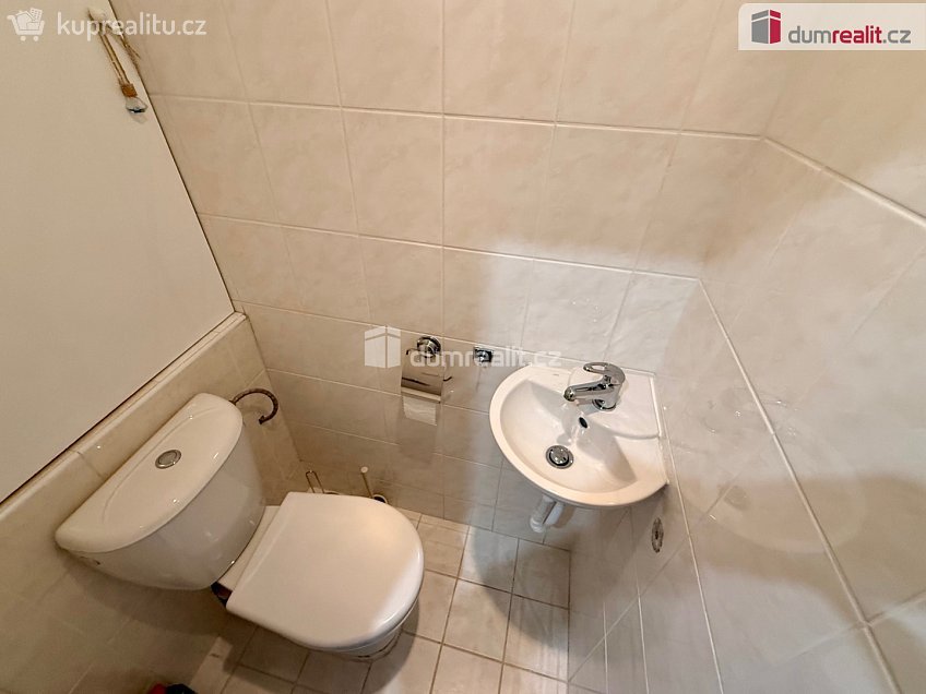 Pronájem bytu 2+1 63 m^2 Okružní, Karlovy Vary 