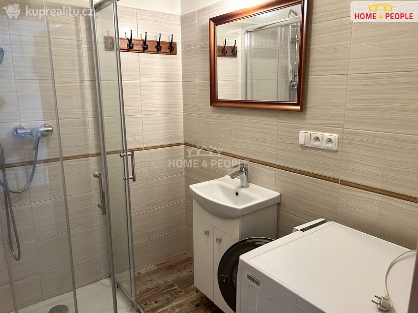 Pronájem bytu 2+kk 39 m^2 Mírové náměstí, Kouřim 