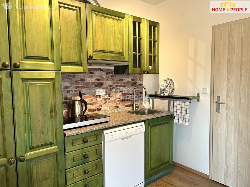 Pronájem bytu 2+kk 39 m^2 Mírové náměstí, Kouřim 