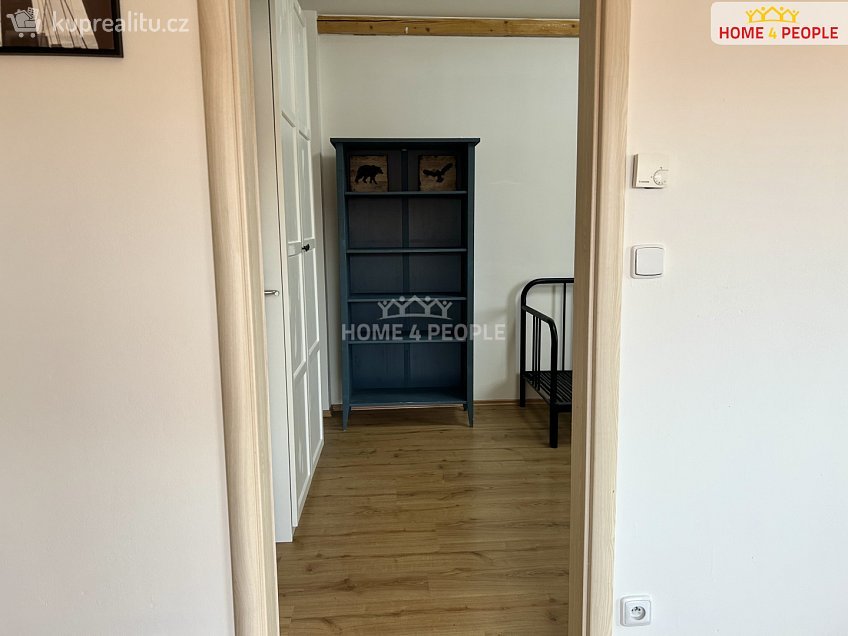 Pronájem bytu 2+kk 39 m^2 Mírové náměstí, Kouřim 