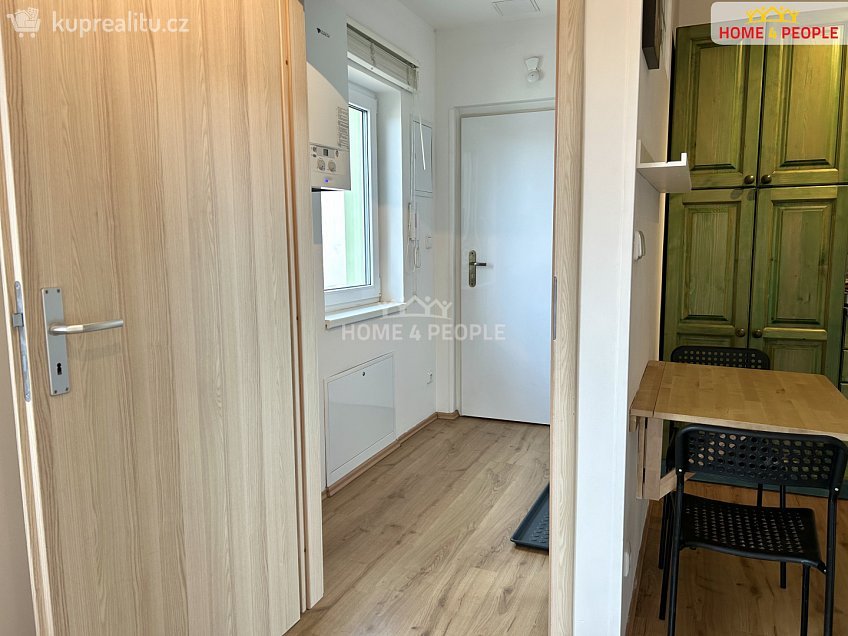 Pronájem bytu 2+kk 39 m^2 Mírové náměstí, Kouřim 
