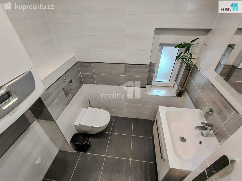 Prodej bytu 2+1 80 m^2 Májová, Cheb 