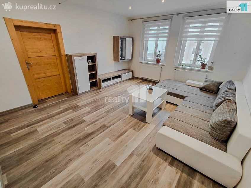 Prodej bytu 2+1 80 m^2 Májová, Cheb 